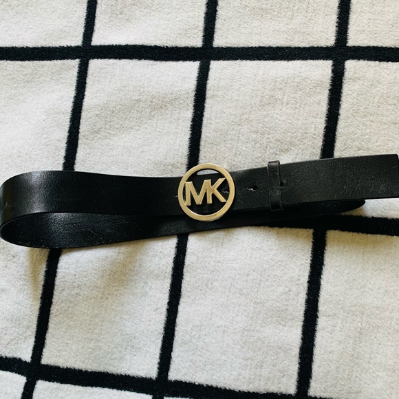 Michael Kors belt size 25-27